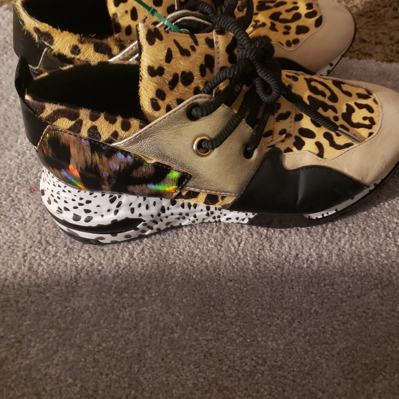 Fresh Ladies Steve Madden Sneakers - Picture 3 of 5